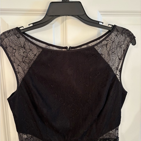 Aidan Mattox black lace cap sleeve dress, size 8 - Picture 2 of 7